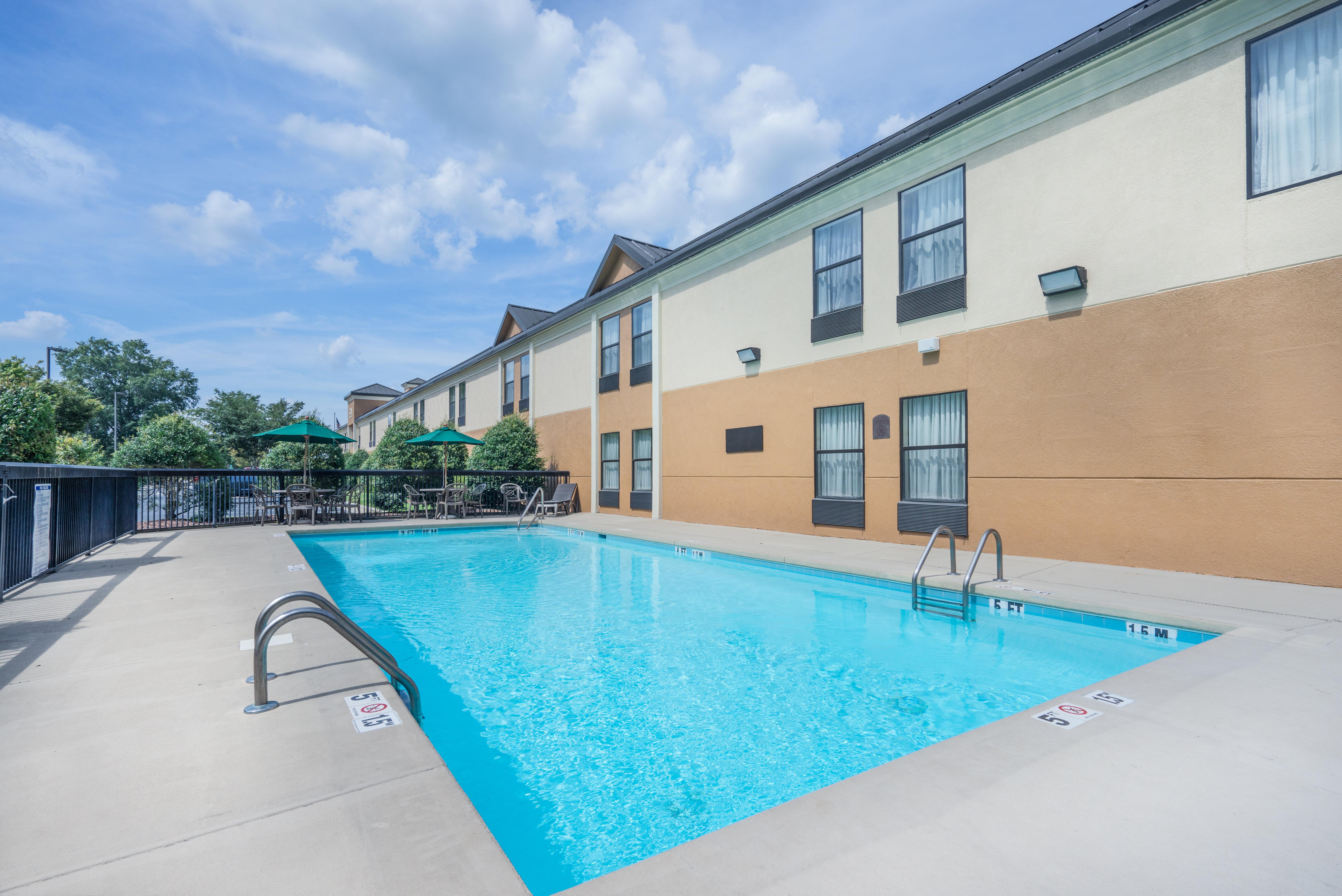 Clarion Pointe New Bern Hotel Exterior foto