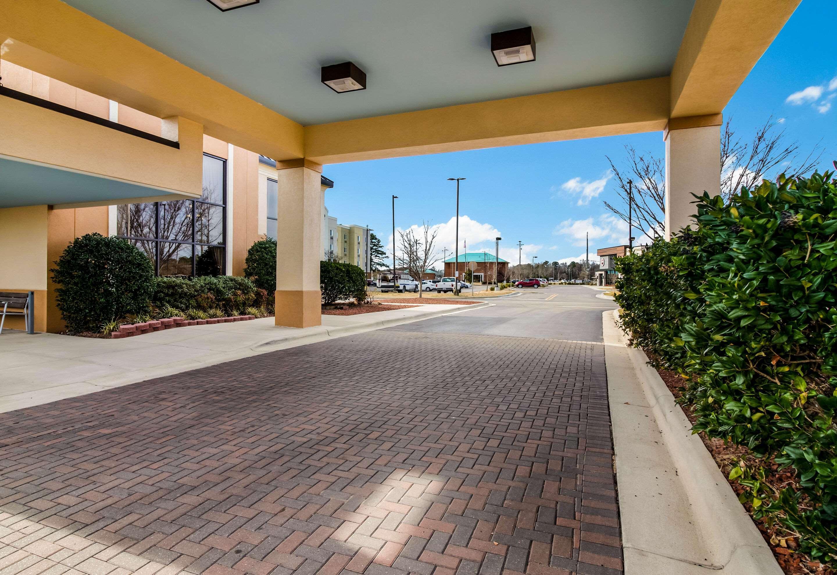 Clarion Pointe New Bern Hotel Exterior foto