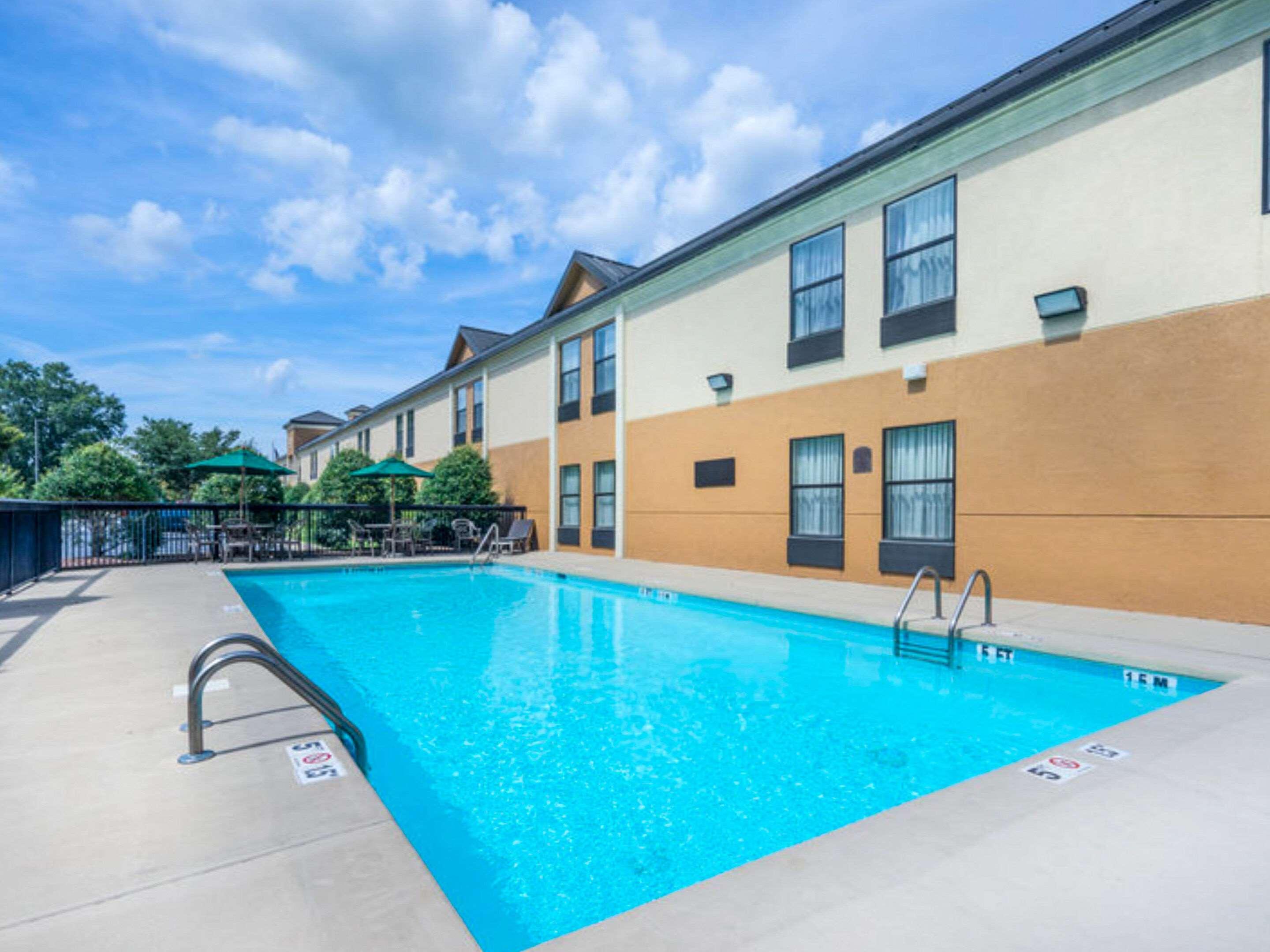Clarion Pointe New Bern Hotel Exterior foto